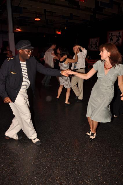 min 2010 11 13 fous swing 383